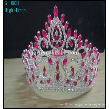 La tiara de los accesorios nupciales de la máquina de la tapa de la corona de la botella llevó las tiaras encendidas de las ti ...